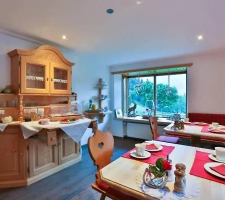 Gasthof Haus Almfrieden 4*