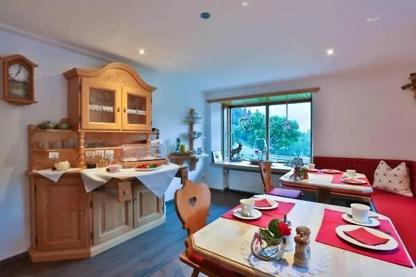 Konukevi Haus Almfrieden 3*